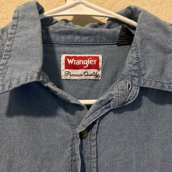 Wrangler long sleeve button up! - Picture 3 of 3